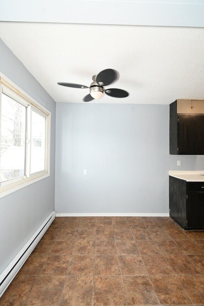 Building Photo - 2 bedroom in Prince George BC V2M 4M9