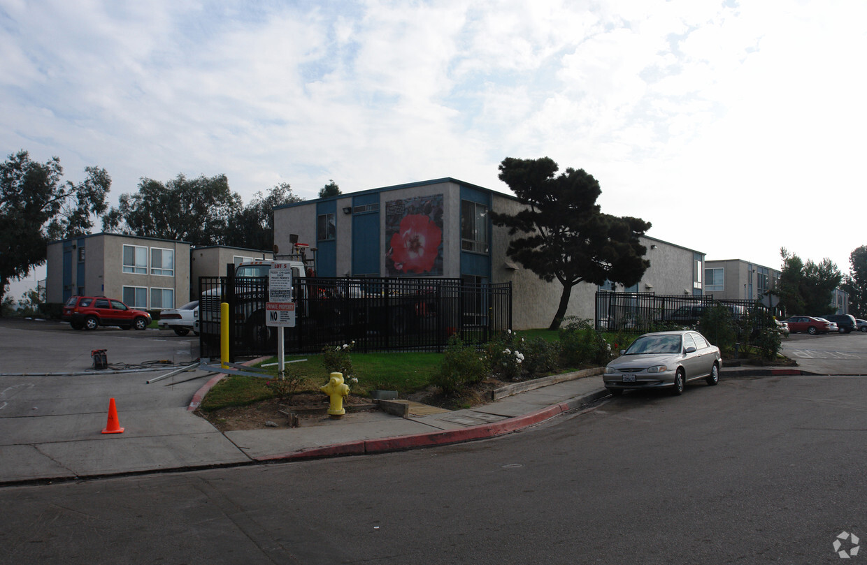 Primary Photo - Hillside Views Apartments