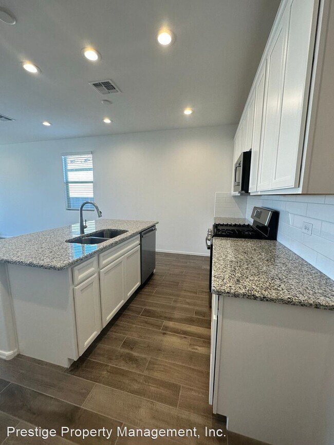 Building Photo - 4 br, 2 bath House - 10602 W Chadwick Dr