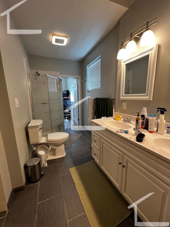 Foto del edificio - Full Luxury Renovation!  Laundry in Unit! ...