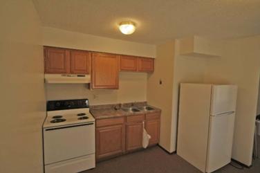  - 2824 E Memorial Dr