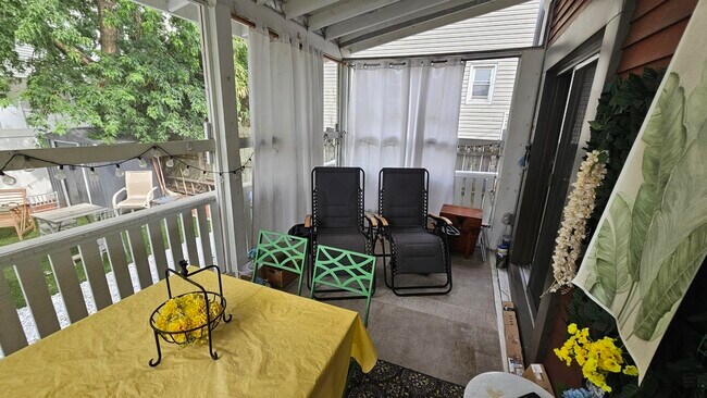 Building Photo - 340 Pearsall Ave