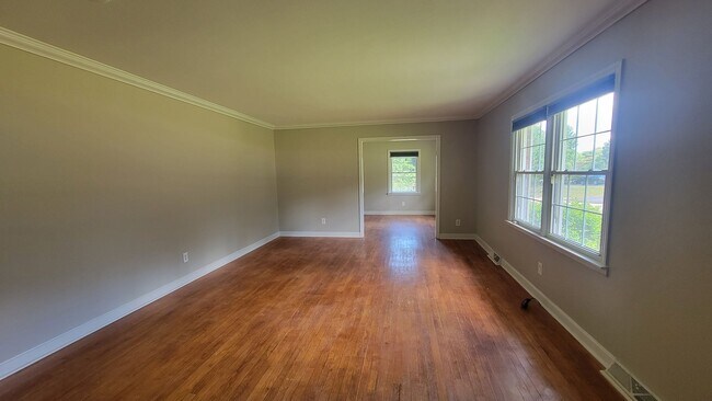 Foto del edificio - Exclusively Offered By Muse Realty, LLC