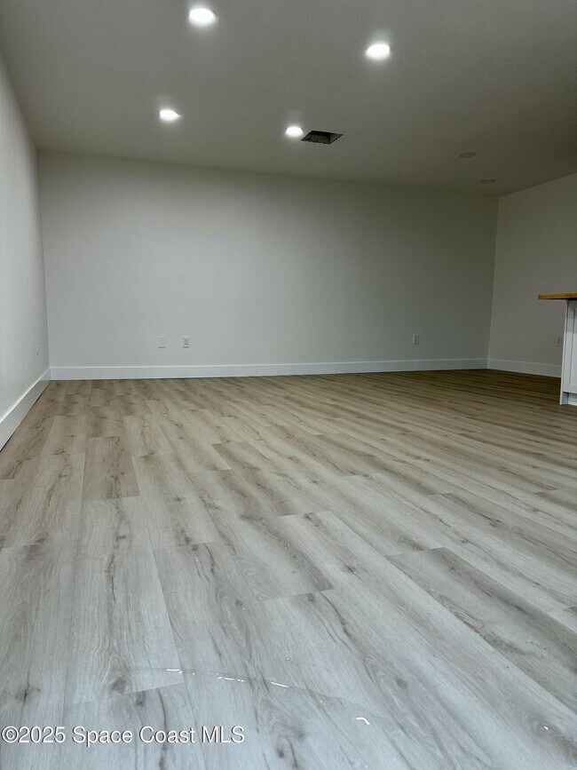 Foto del edificio - 219 N Brevard Ave