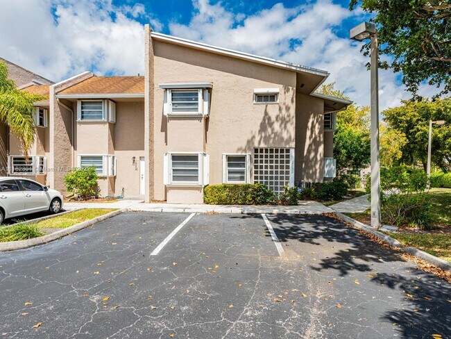 Building Photo - 16240 SW 92nd Ave