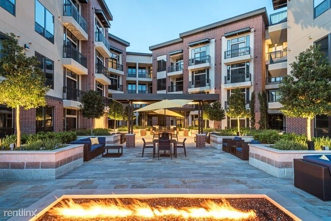 Foto del edificio - 10500 Spring Green Blvd