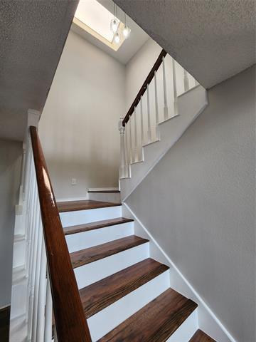 Building Photo - 9409 Blue Jay Way