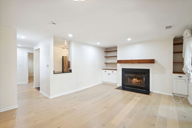 Building Photo - 1124 25th St NW