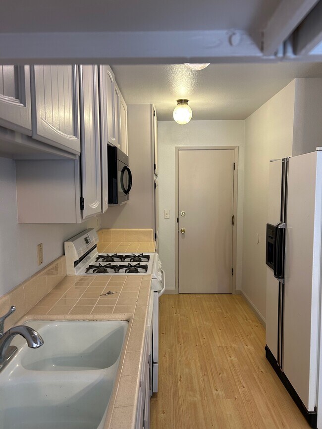 Building Photo - 345 Coleridge Dr