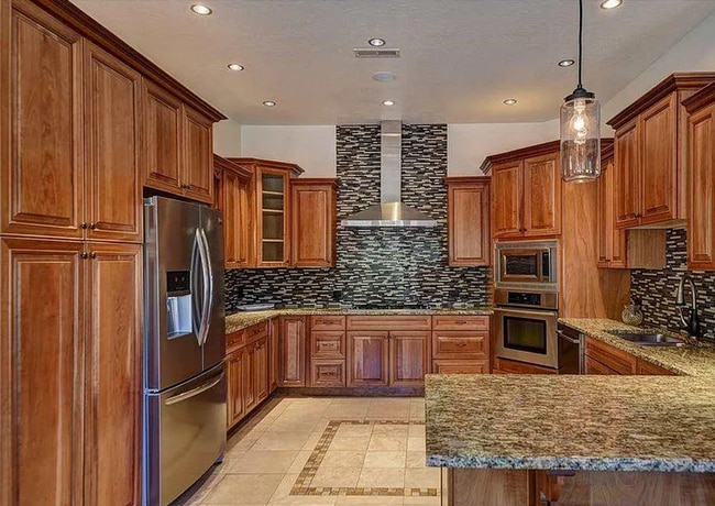 Building Photo - Mountain Sunset Views: Lovely Four-Bedroom House in Skyridge