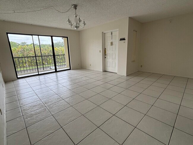Foto del edificio - 724 Sunny Pine Way