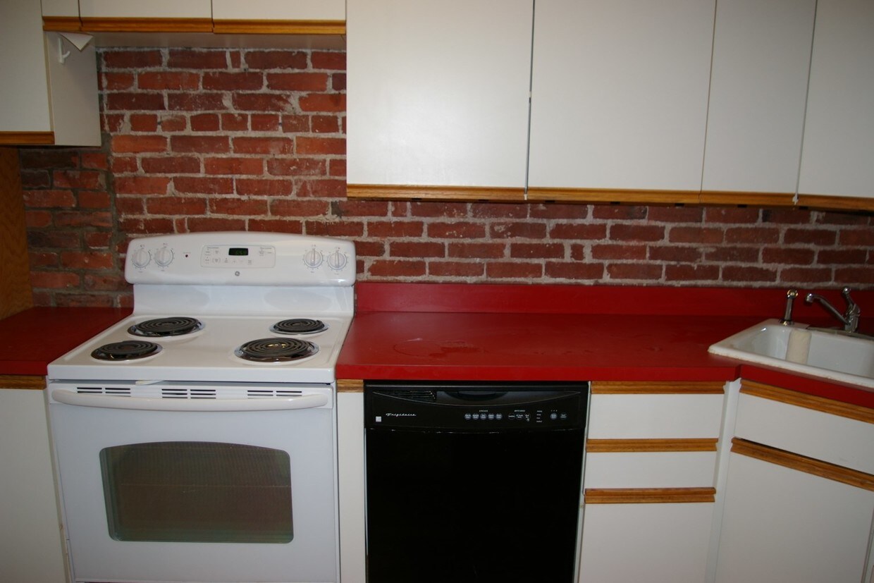 Building Photo - 39 Garrison Rd