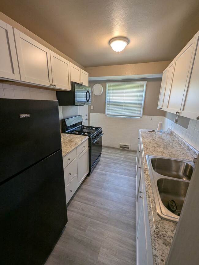 Foto del edificio - Welcome Home to 9312 Nelan!