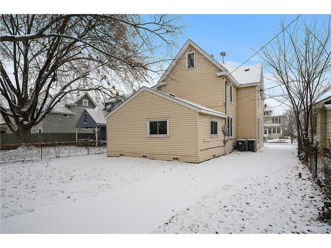 Foto del edificio - June 1st MOVE IN- Close by Hamline RENTAL-...