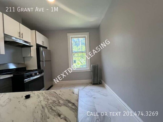 Foto del edificio - 211 Grant Ave