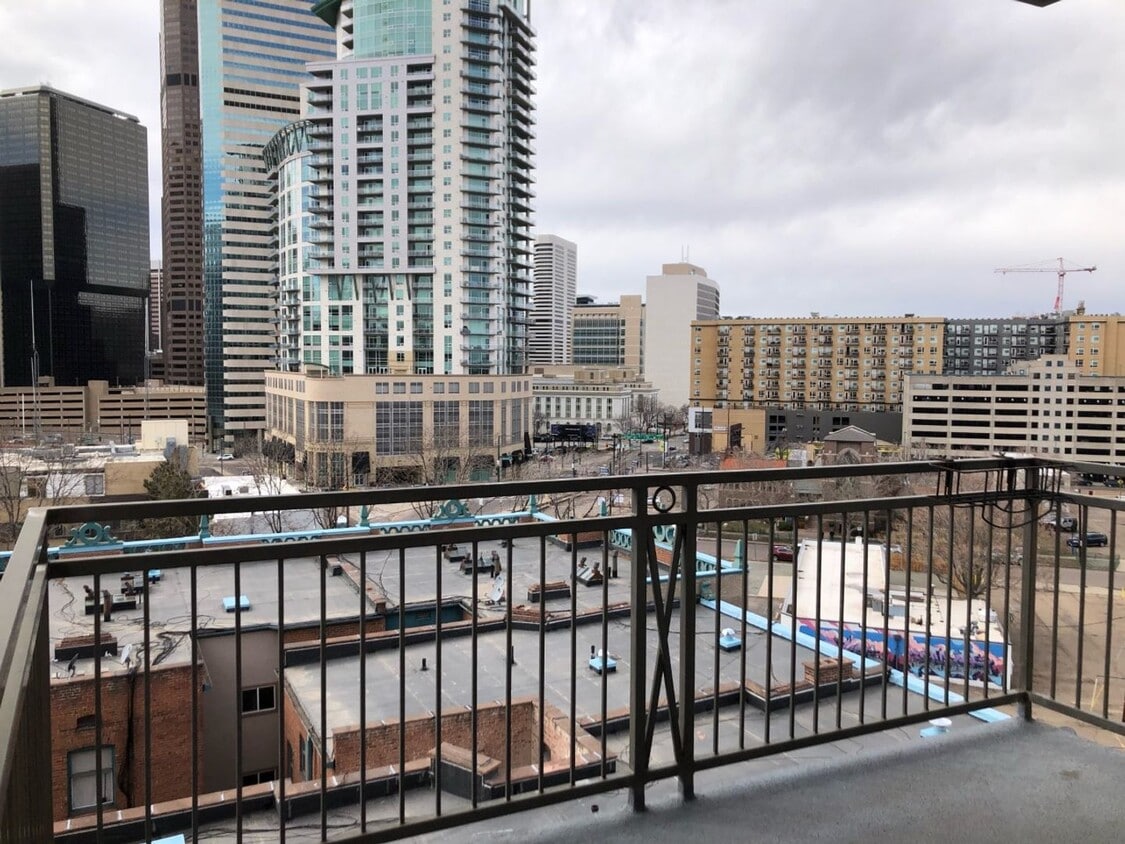 GORGEOUS NEW 7th FLOOR CONDO! CITY VIEWS, GARAGE + ALL UTILITIES INCL. - GORGEOUS NEW 7th FLOOR CONDO! CITY VIEWS, GARAGE + ALL UTILITIES INCL.