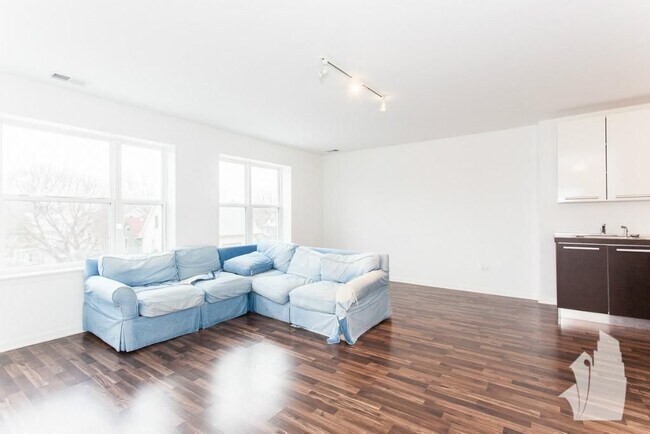 Foto del edificio - 1544 W Glenlake Ave