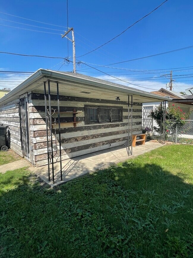 Foto del edificio - 4736 S Maplewood Ave
