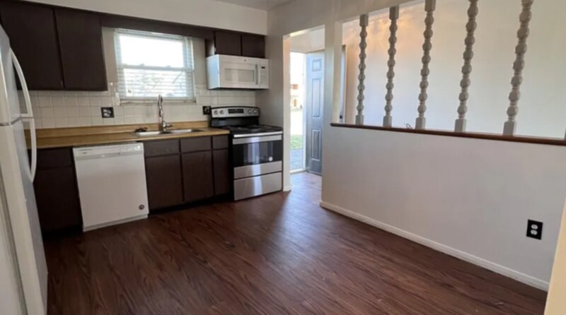 Building Photo - 600 Kitrina Ave