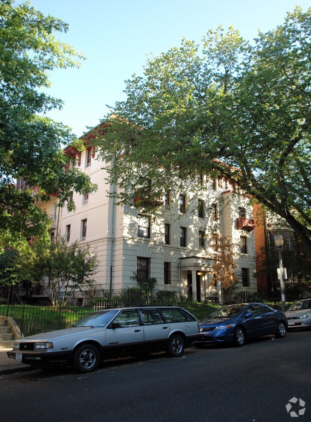 Foto principal - 1789 Lanier Pl NW