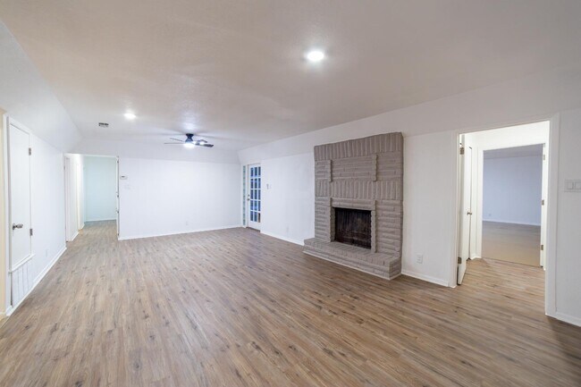 Foto del edificio - 309 Royal Dr