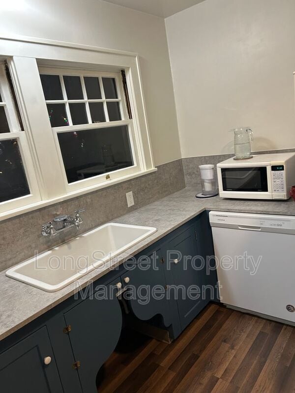 Building Photo - 1905 SE 27th Ave