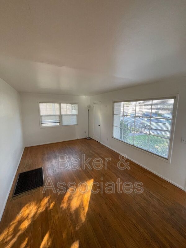 Building Photo - 210 Ridgeway Ave