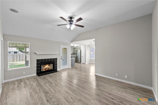Foto del edificio - 104 Harvest Ln