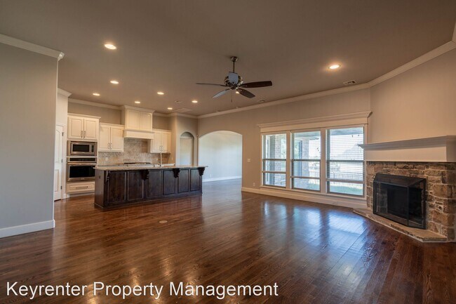 Foto del edificio - 5 br, 4 bath House - 12922 S 2nd St