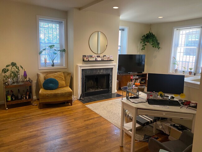 Foto del edificio - 1715 Swann St NW