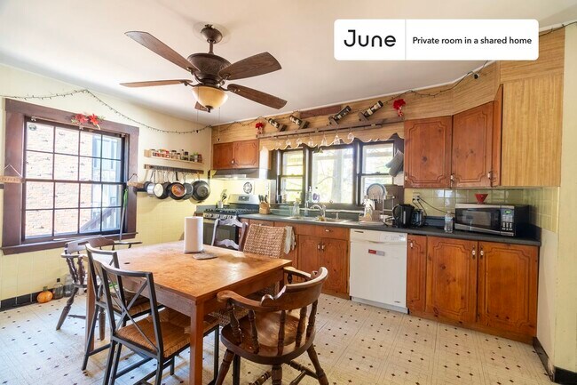Foto del edificio - Room in Shared 5 bed/1 bath home