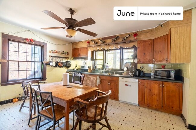 Building Photo - Room in Shared 5 bed/1 bath home