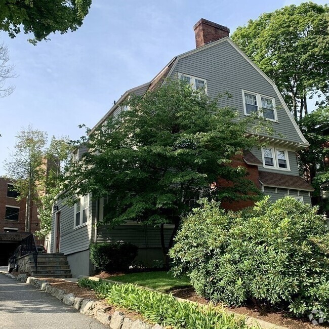 Building Photo - 15 Braemore Rd
