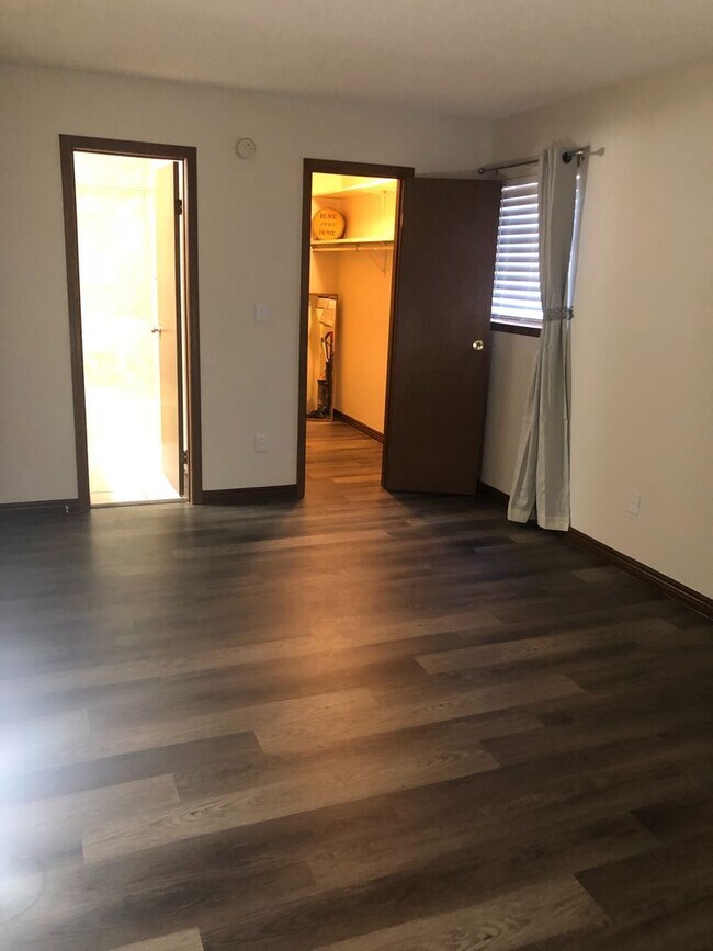 Foto del edificio - Spacious 2-bedroom Condo-Ground level!