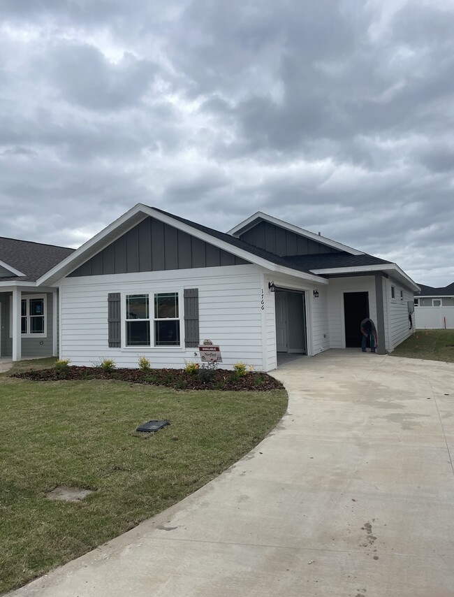 Building Photo - 1739 SW 248th Dr