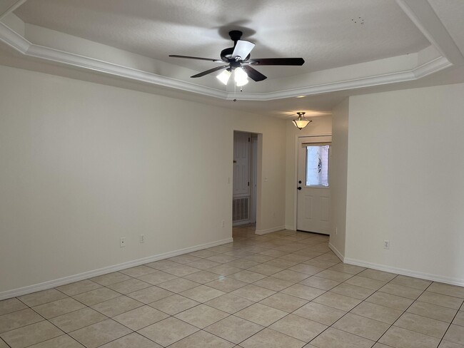 Building Photo - 706 Oaklawn St