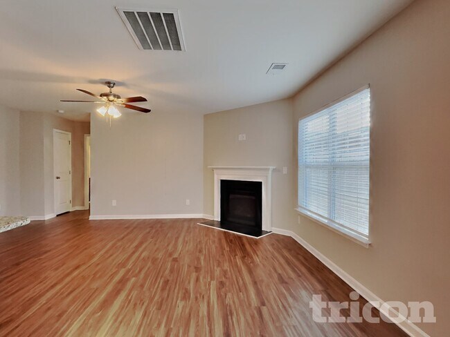 Foto del edificio - 1756 Pinnacle Oaks Dr