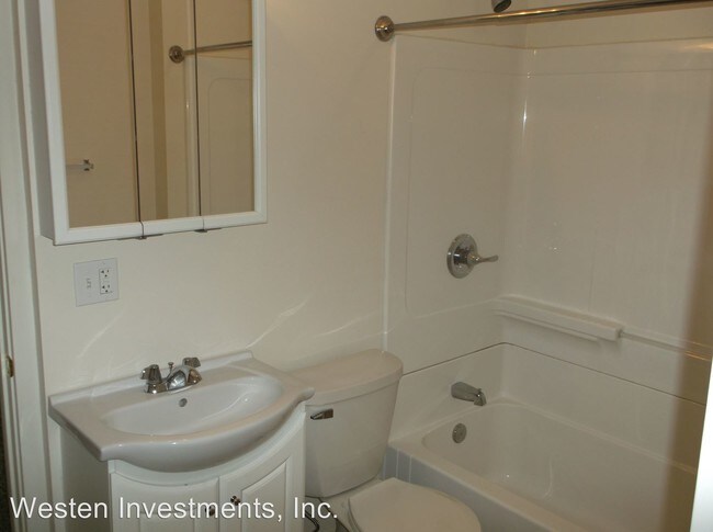 Building Photo - 2 br, 2 bath Room For Rent - 425 W Pierce St