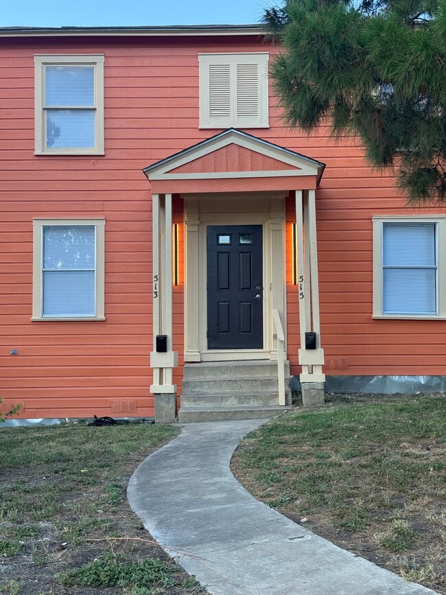 Foto del edificio - 513 Eleanor Ave