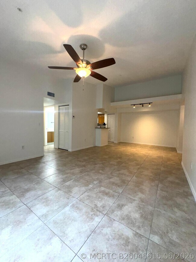 Foto del edificio - 1300 Crestwood Ct S
