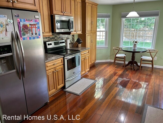Building Photo - 4 br, 2.5 bath House - 1004 Melton Court