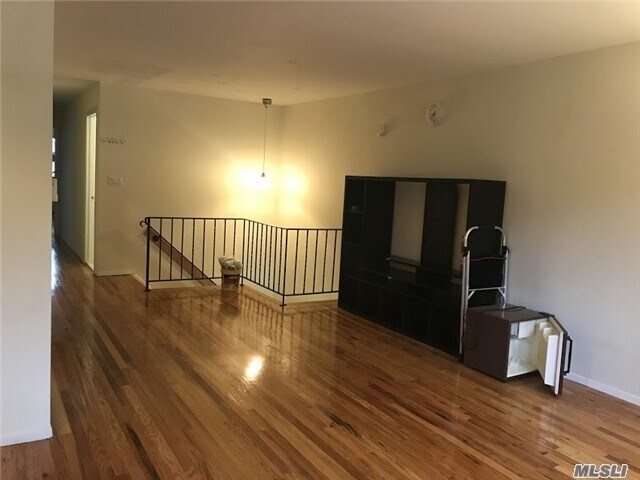 Foto principal - 83-87A Woodhaven Blvd
