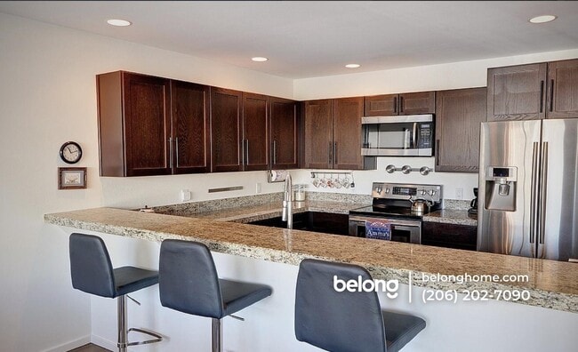 Building Photo - 555 Kirkland Way