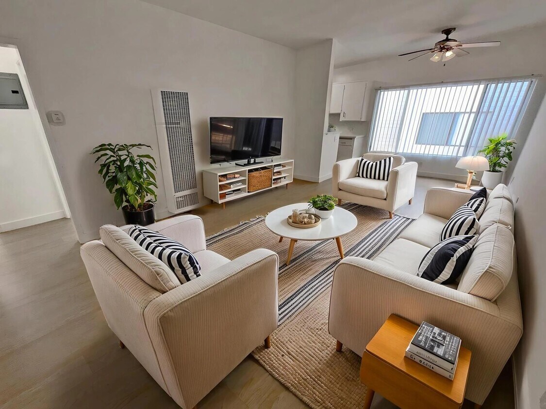 Foto principal - 3630 Westwood Blvd