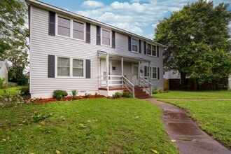 Building Photo - 327 Settlers Landing Rd