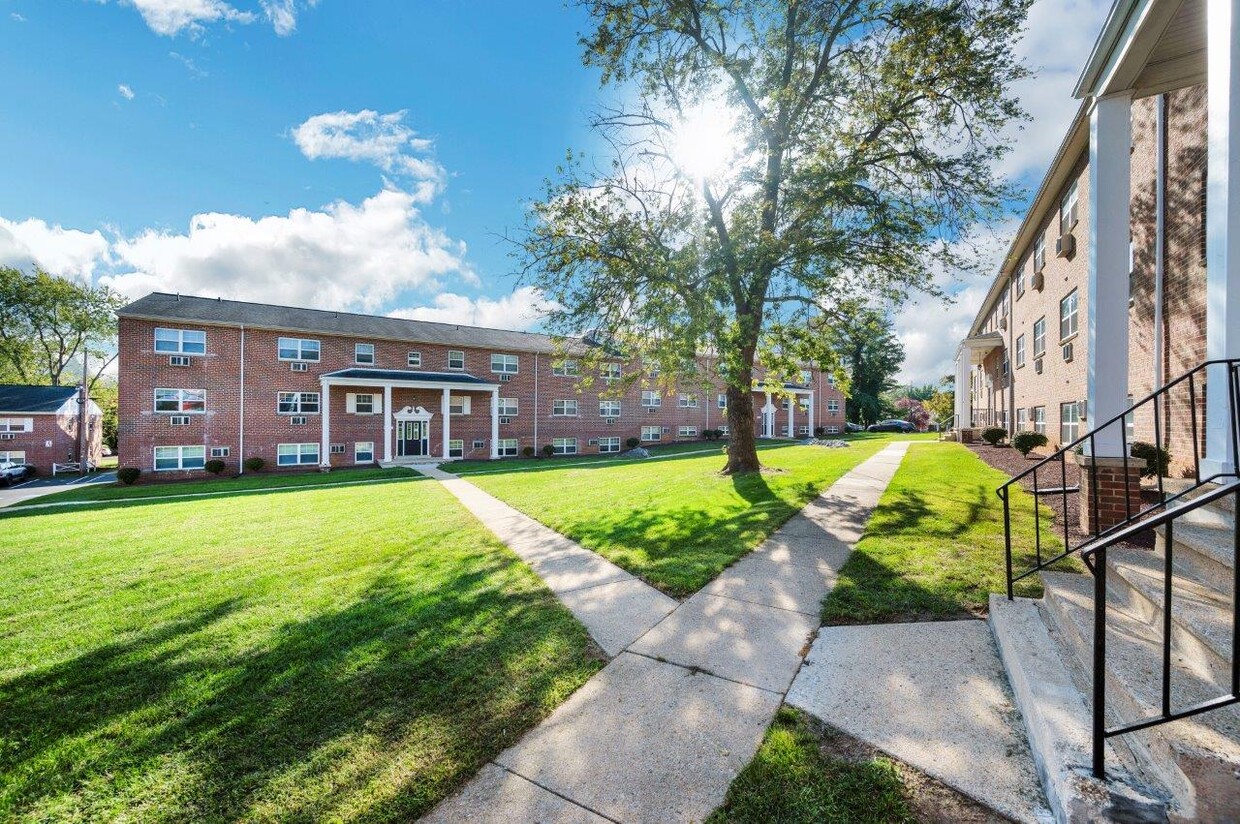 Primary Photo - Carlwynne Manor Apartment Homes