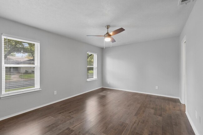 Foto del edificio - 11143 Joymeadow Dr