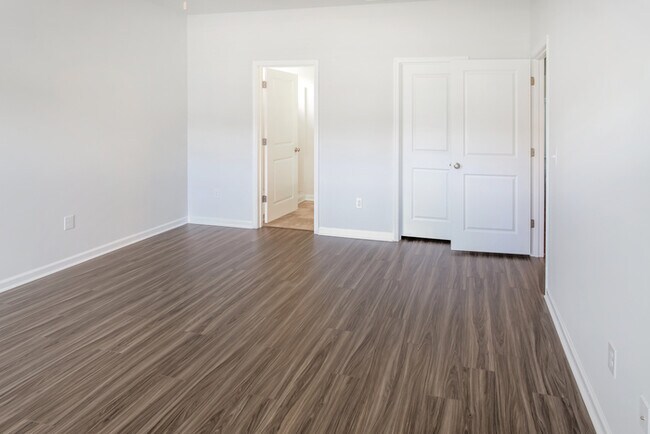 Building Photo - Beautiful Regal Farms Home