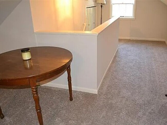 Foto del edificio - 1 Bedroom In A 3 Bedroom House Available F...