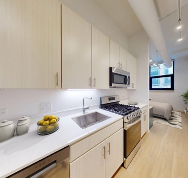 Building Photo - 721 S Clark St